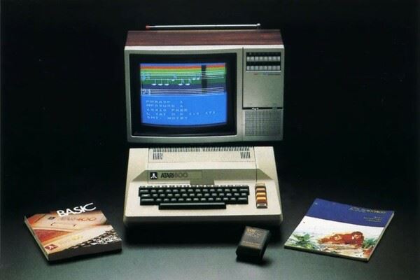 Польский инженер создал миниатюрный компьютер Atari размером с почтовую марку
